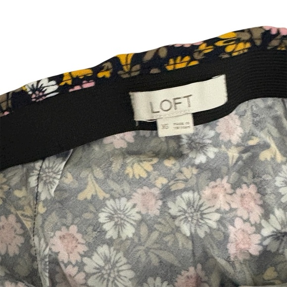 LOFT black floral midi skirt with daisy print | Fall | Slit | Elastic Waist xs - Picture 3 of 3